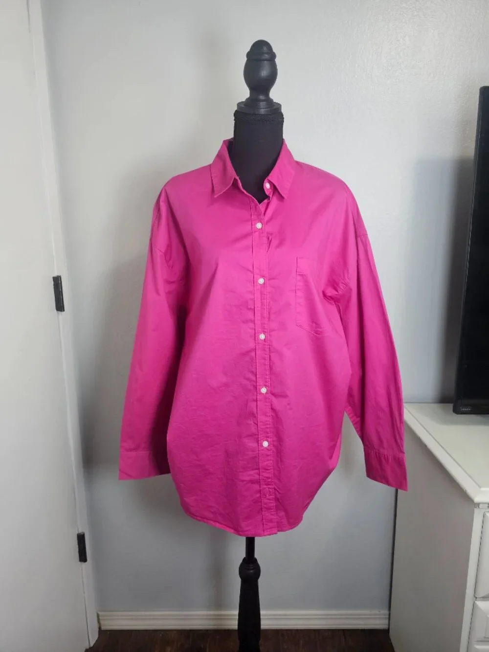 NWT Old Navy Boyfriend Shirt Women's Fuchsia Pink Button Down Long Sleeve Size L - Picture 2 of 6